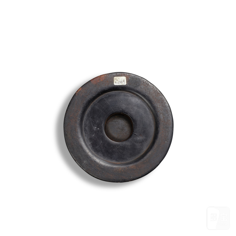 A zitan 'bamboo' brushpot, Qing dynasty, 19th century | 清十九世紀 紫檀竹節紋筆筒 - 图3